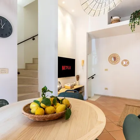 Palazzo Dama - Live Like A Local In Vecchia Appartamento *
