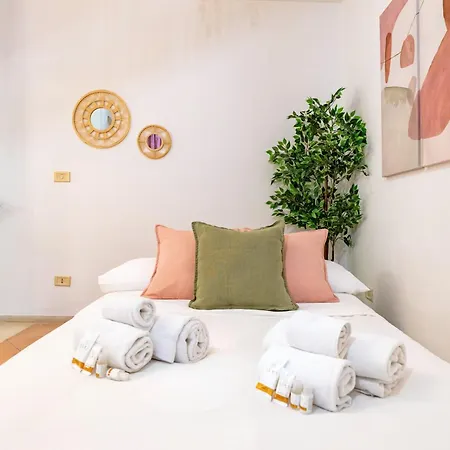 Palazzo Dama - Live Like A Local In Vecchia Apartment Bari