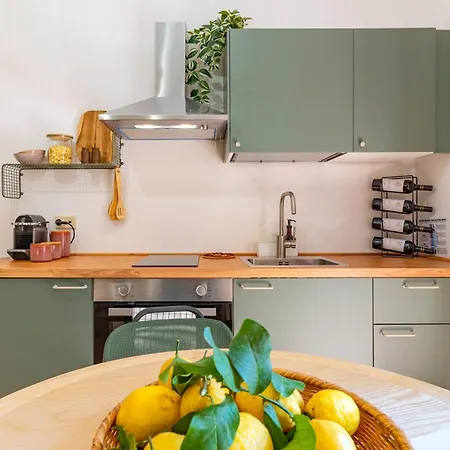 Palazzo Dama - Live Like A Local In Vecchia Apartment *